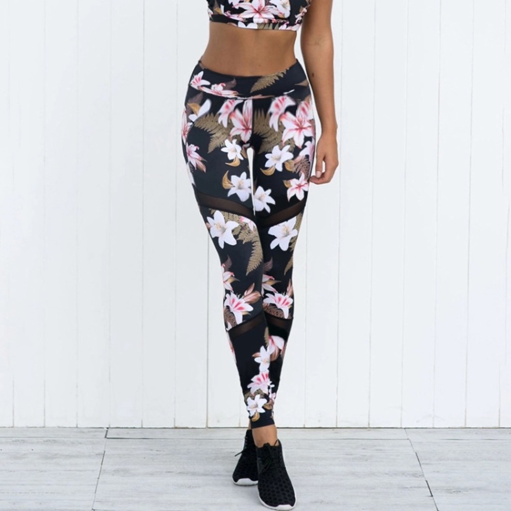 🌸 CUTE FLORAL WORKOUT LEGGINGS🌸 - Picture 3 of 4
